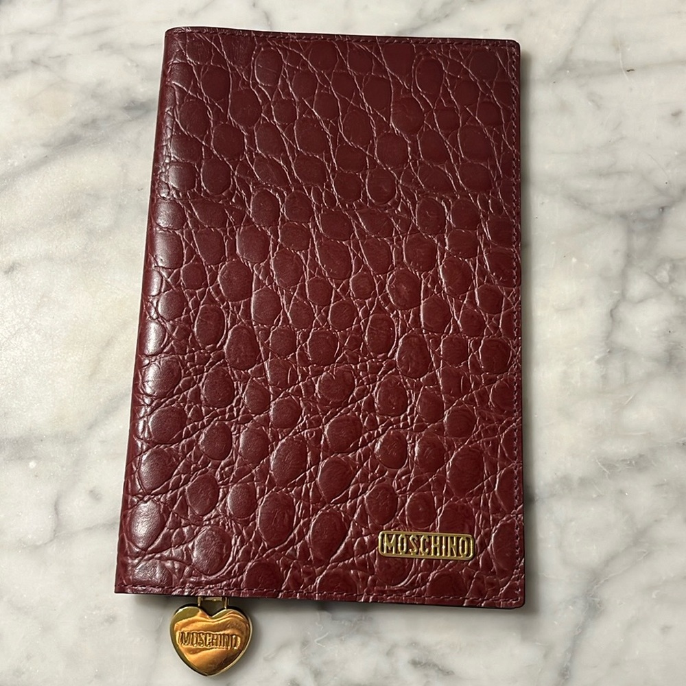 Vintage MOSCHINO Alligator Wallet with Heart Charm in Brown & Gold